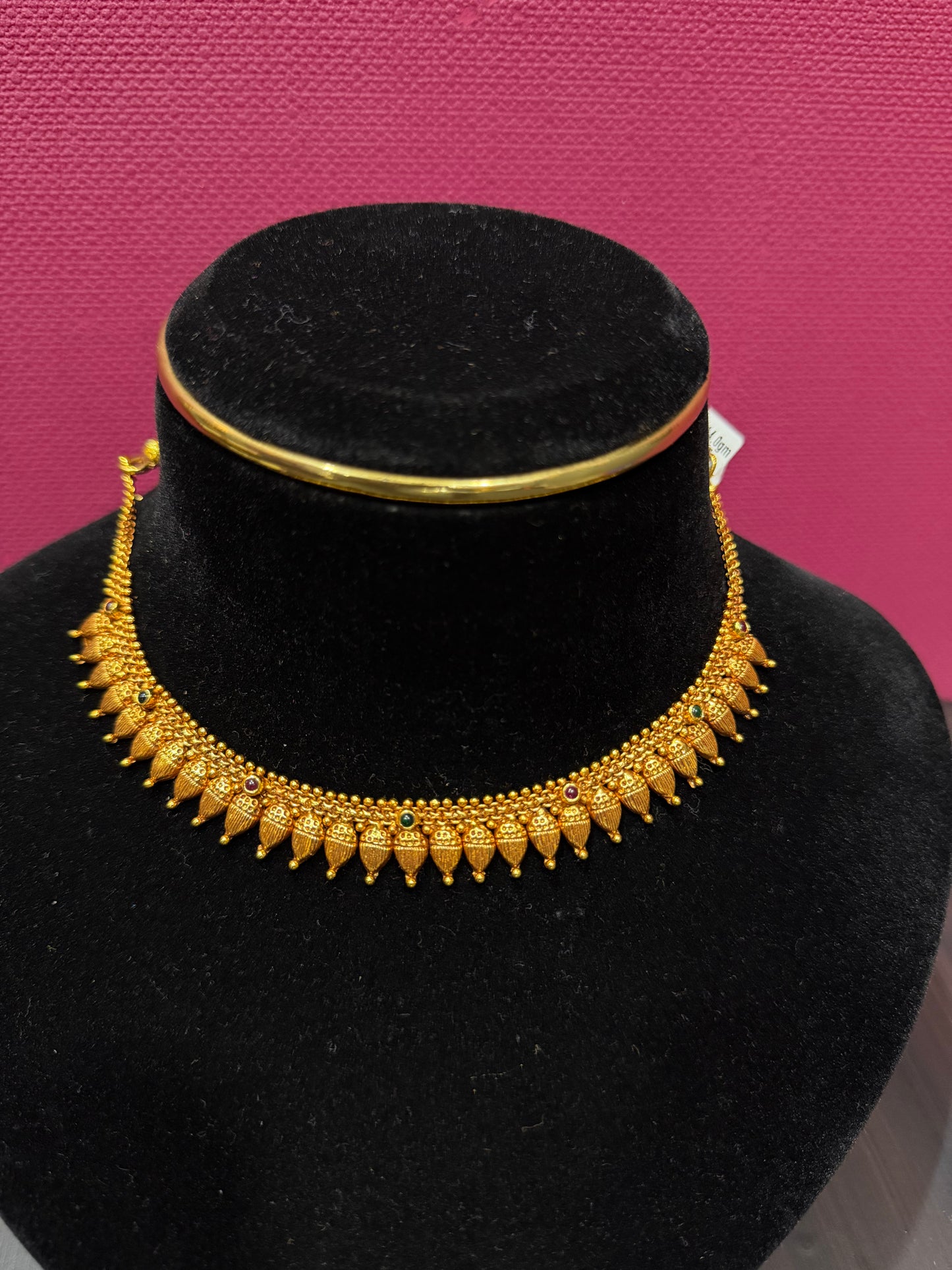 Button Shape Small Necklace