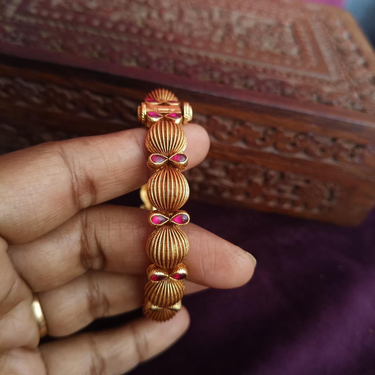 Small circle bangle