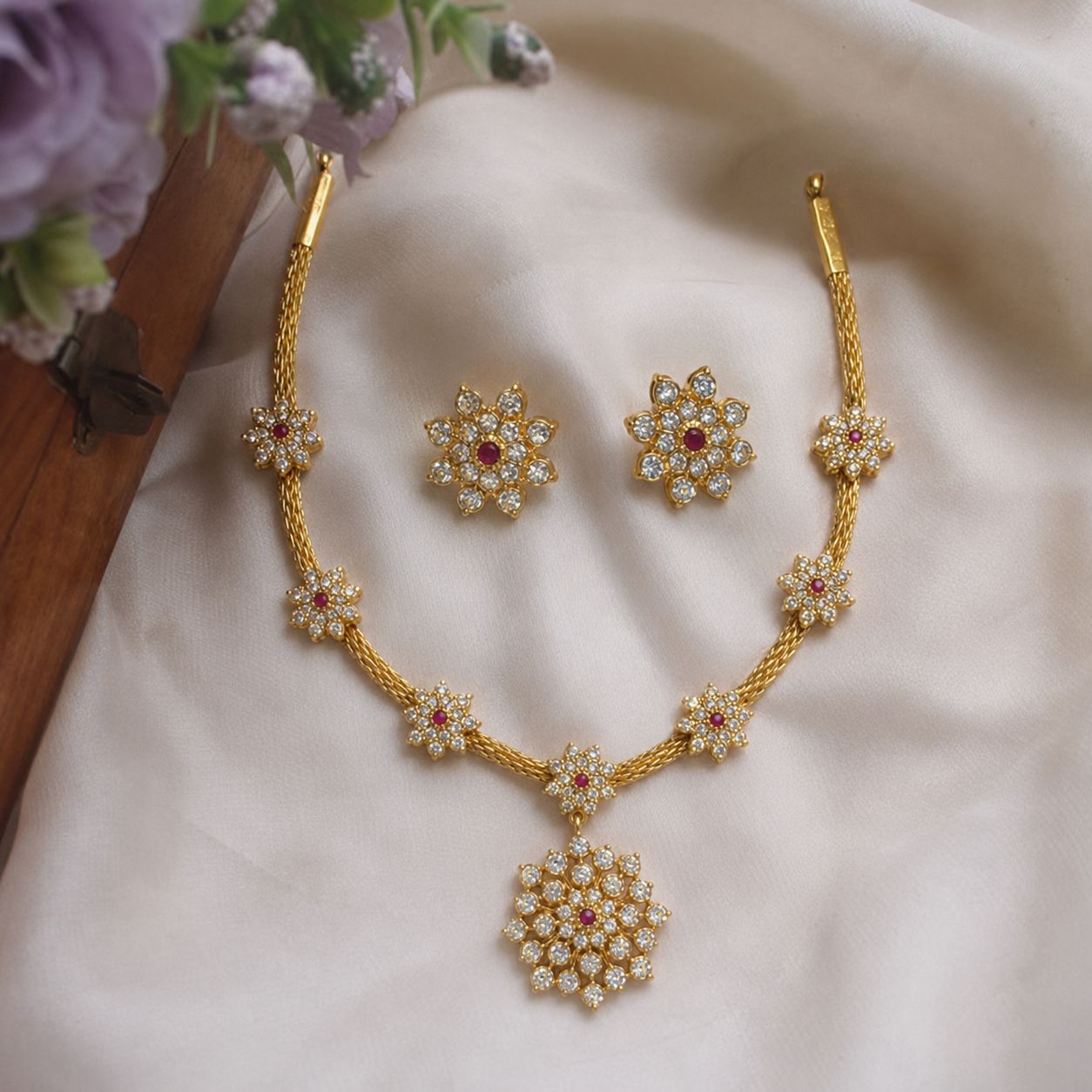 White flower stone necklace