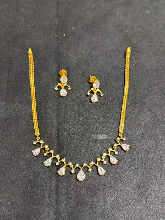 White Beeds Short Necklace