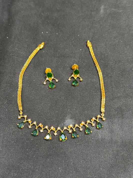 Green Beeds Short Necklace