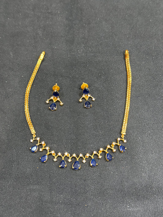 Blue Beeds Short Necklace