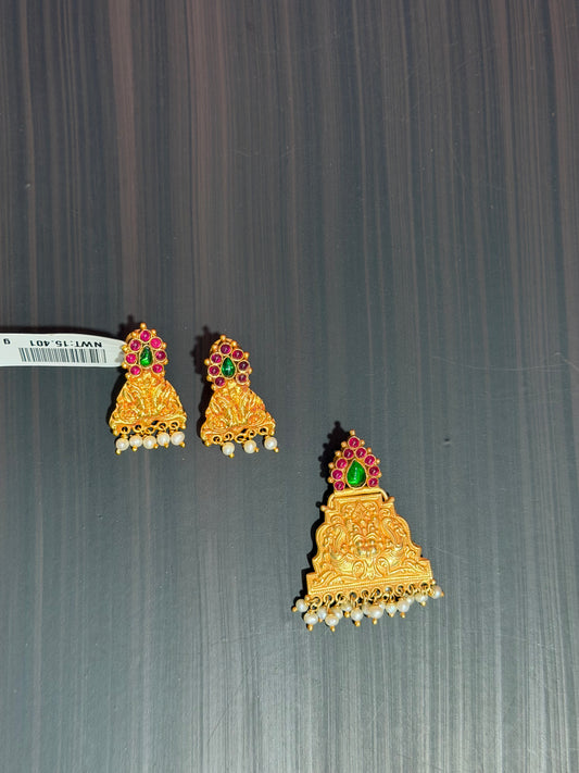 Triangle Shape Pendent Set