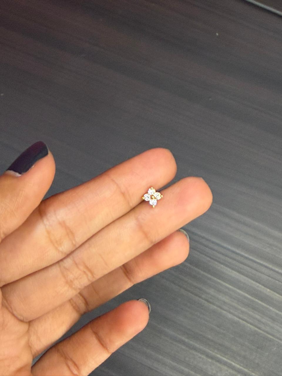 Diamond Shape Nose pin