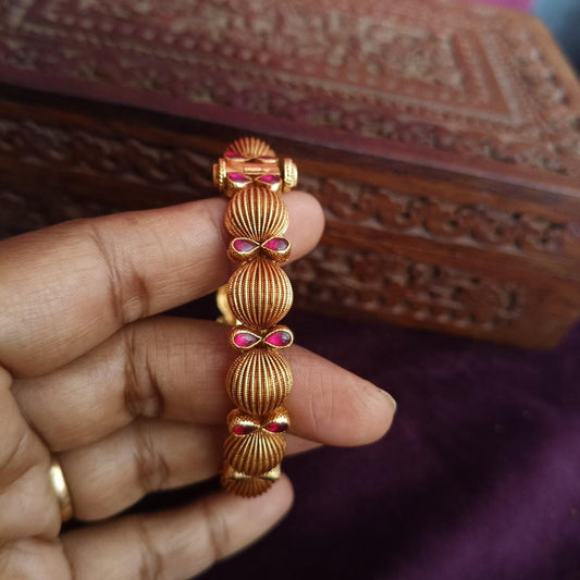 Small circle bangle