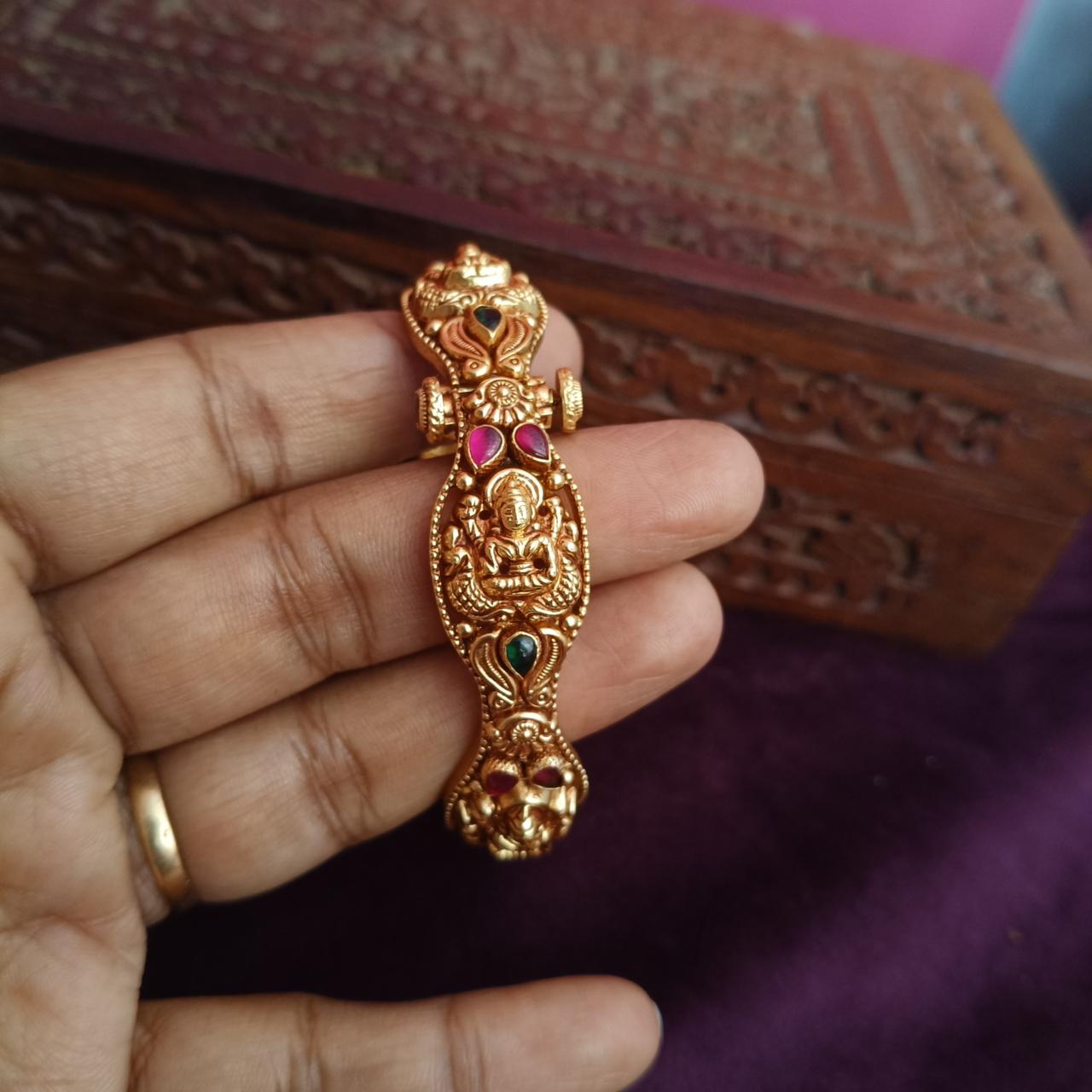 Unique bangle