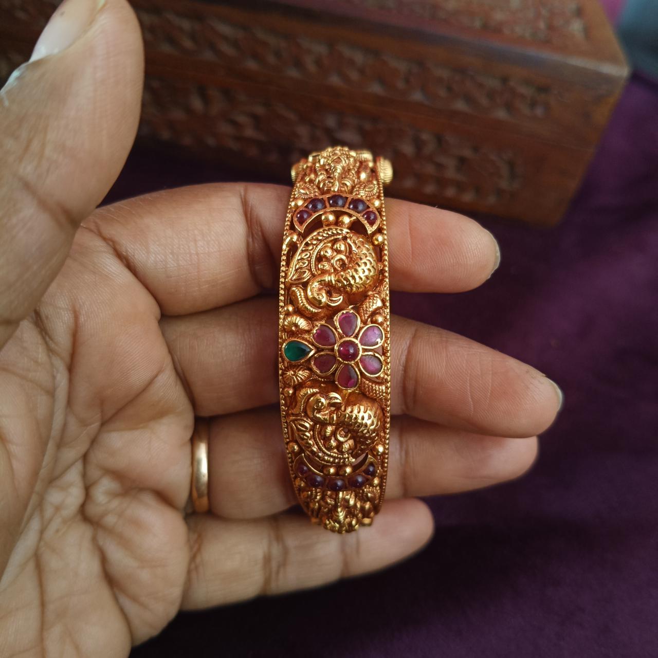 Unique desingn bangle
