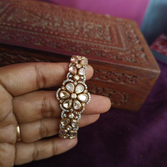 Antiq stone flower design bangle