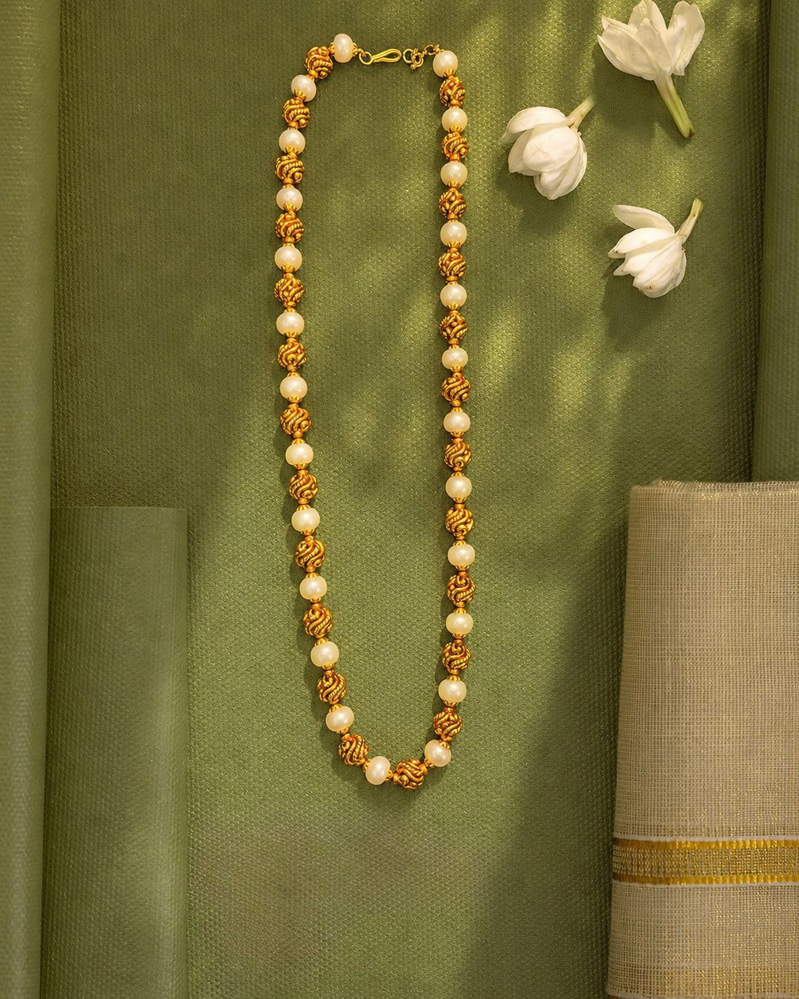 White and gold beeds necklaces