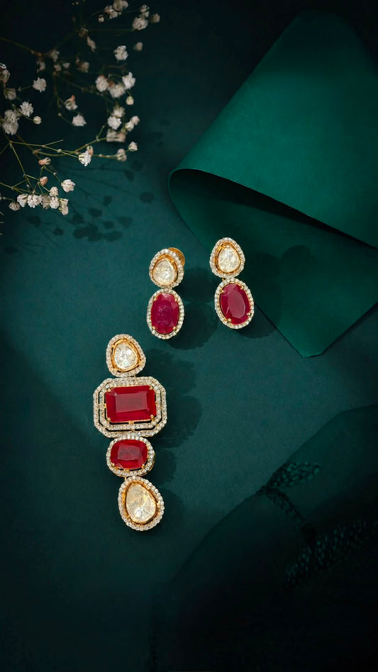 Red stone pendant set