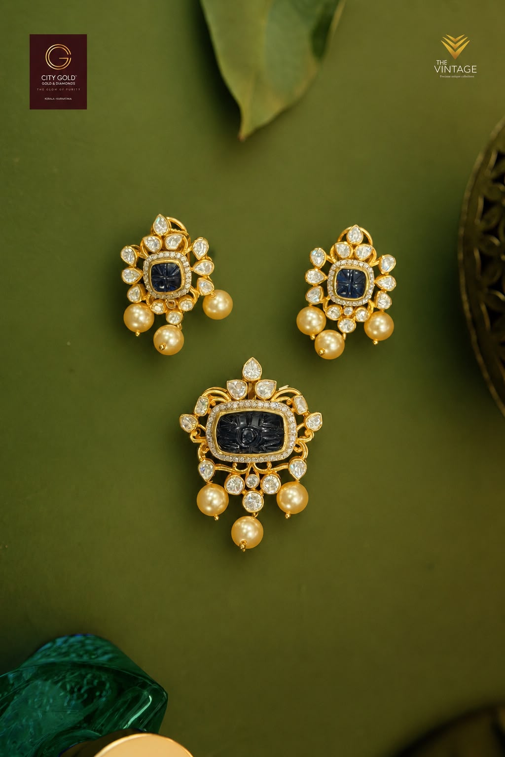 Blue stone pendant set