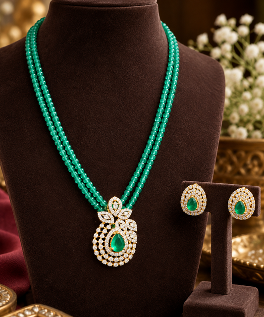 Green stone pendant set